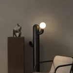 Деревянный напольный светильник в виде кактуса с шарообразным плафоном CACTUS WOOD Black от ImperiumLoft