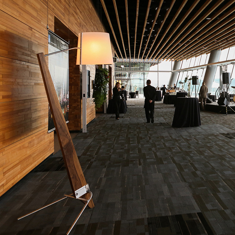 Серия торшеров с наклонным корпусом из высококачественной древесины и текстильным плафоном CLETUS Light Brown от ImperiumLoft Серия торшеров с наклонным корпусом из высококачественной древесины и текстильным плафоном CLETUS Light Brown от ImperiumLoft