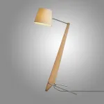 Серия торшеров с наклонным корпусом из высококачественной древесины и текстильным плафоном CLETUS Light Brown от ImperiumLoft