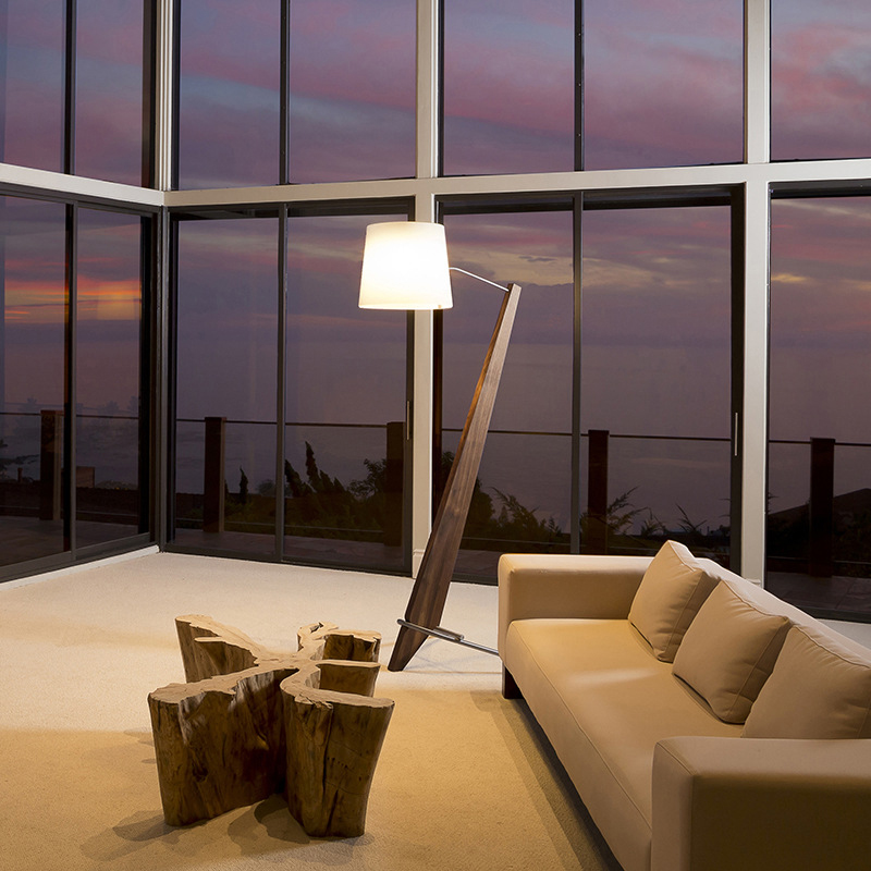 Серия торшеров с наклонным корпусом из высококачественной древесины и текстильным плафоном CLETUS Light Brown от ImperiumLoft Серия торшеров с наклонным корпусом из высококачественной древесины и текстильным плафоном CLETUS Light Brown от ImperiumLoft