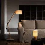 Серия настольных ламп с рельефным корпусом из высококачественной древесины разных оттенков и текстильным плафоном цилиндрической формы EUGEN Light Brown от ImperiumLoft