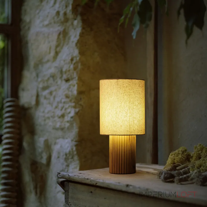 Серия настольных ламп с рельефным корпусом из высококачественной древесины разных оттенков и текстильным плафоном цилиндрической формы EUGEN Light Brown от ImperiumLoft