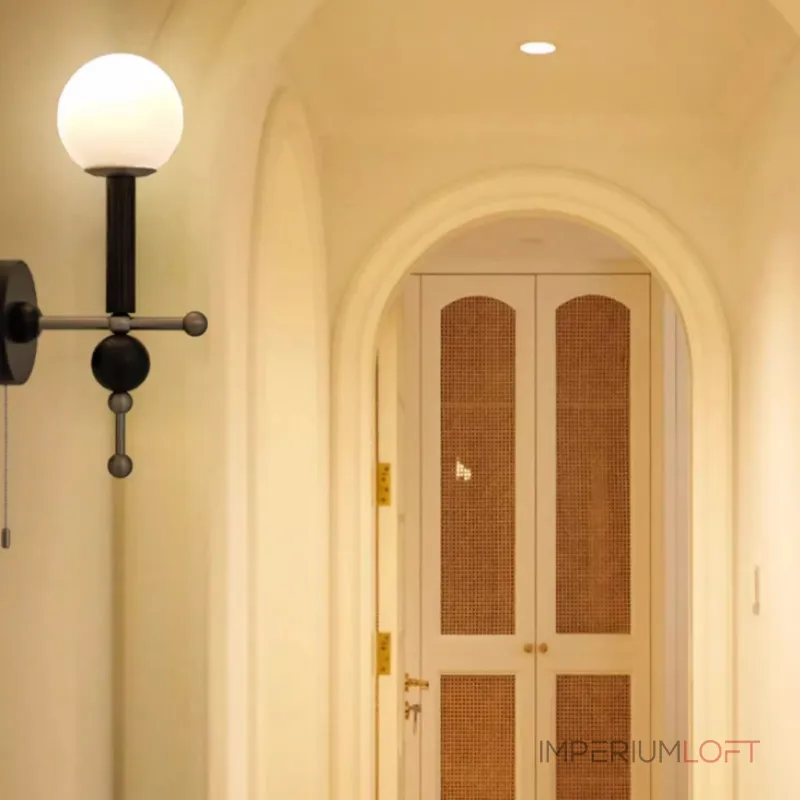 Настенный светильник с шарообразным плафоном и декором из древесины от ImperiumLoft Настенный светильник с шарообразным плафоном и декором из древесины от ImperiumLoft