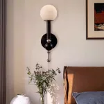 Настенный светильник с шарообразным плафоном и декором из древесины от ImperiumLoft