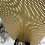 Серия настольных ламп в виде металлической перфорированной пластины и рассеивателя из натурального камня CONRAD B TAB A