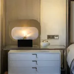 Серия настольных ламп в виде металлической перфорированной пластины и рассеивателя из натурального камня CONRAD B TAB A