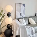 Напольный светильник из чередующихся черных и светящихся шаров разного размера STELLAN B