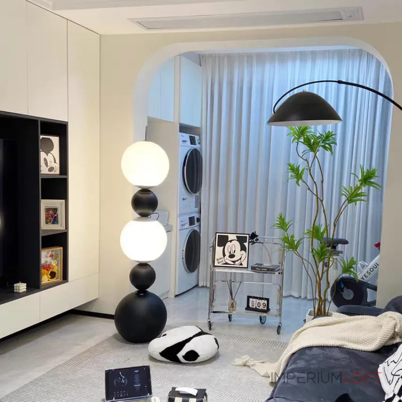 Напольный светильник из чередующихся черных и светящихся шаров разного размера STELLAN B