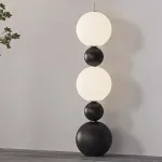 Напольный светильник из чередующихся черных и светящихся шаров разного размера STELLAN B
