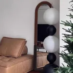 Напольный светильник из чередующихся черных и светящихся шаров разного размера STELLAN B