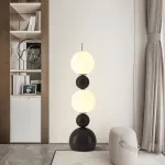 Напольный светильник из чередующихся черных и светящихся шаров разного размера STELLAN B