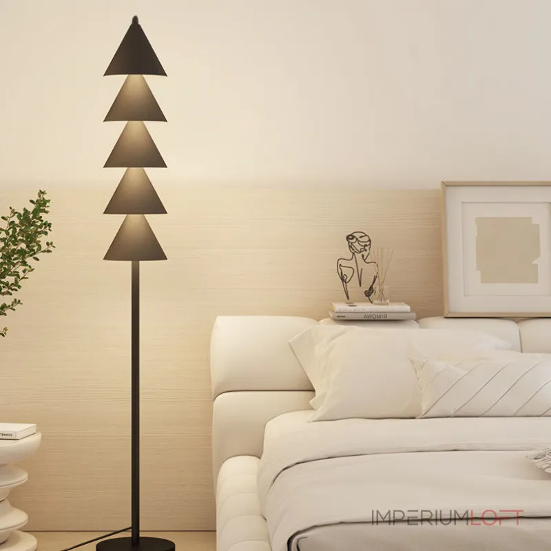Серия минималистичных светодиодных торшеров в виде стилизованной ёлки из расположенных друг над другом конусов BAUM Green