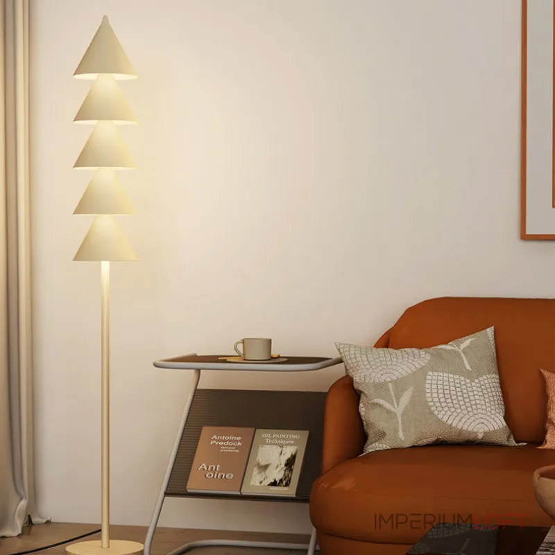 Серия минималистичных светодиодных торшеров в виде стилизованной ёлки из расположенных друг над другом конусов BAUM Green