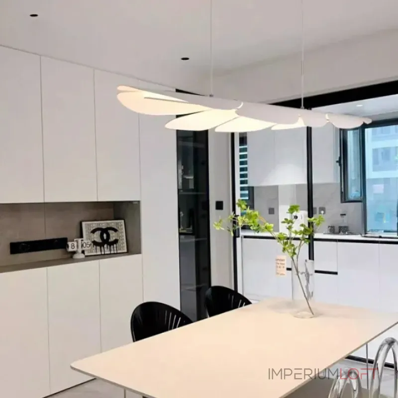 Реечный светодиодный светильник с изогнутым листовидным корпусом из металла SACHA