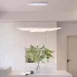 Реечный светодиодный светильник с изогнутым листовидным корпусом из металла SACHA