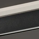 Линейный подвесной светильник с группой направленных точечных источников и плоским рассеивателем с радиусными краями FINBAR L158 от ImperiumLoft