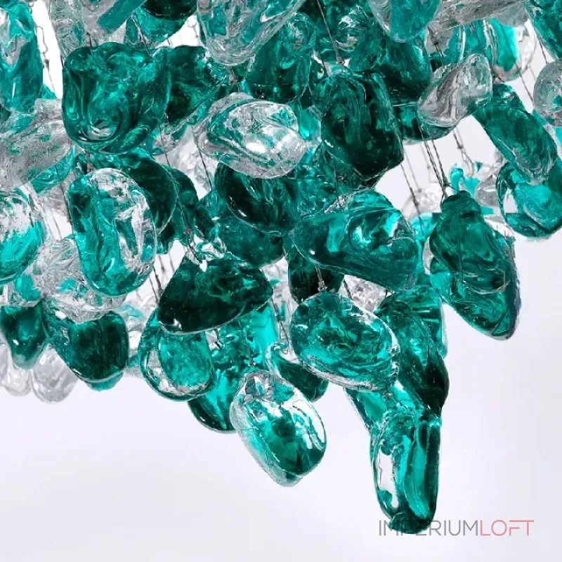 Серия потолочных люстр из подвесных элементов неправильной формы из цветного стекла на дисковом потолочном основании с точечными источниками света TIFFANI CH D100 от ImperiumLoft