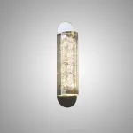 Серия настенных светильников с закругленным корпусом удлиненной формы и толстостенным рассеивателем из акрила с вертикальными гранями MEIR A ImperiumLoft