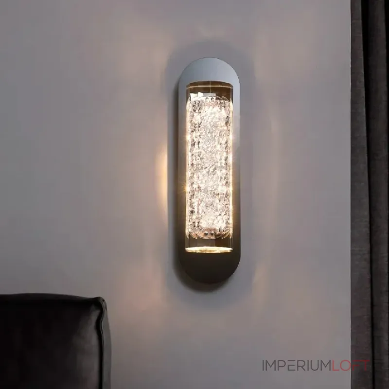 Серия настенных светильников с закругленным корпусом удлиненной формы и толстостенным рассеивателем из акрила с вертикальными гранями MEIR A ImperiumLoft