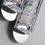 Серия настенных светильников с закругленным корпусом удлиненной формы и толстостенным рассеивателем из акрила с вертикальными гранями MEIR A ImperiumLoft