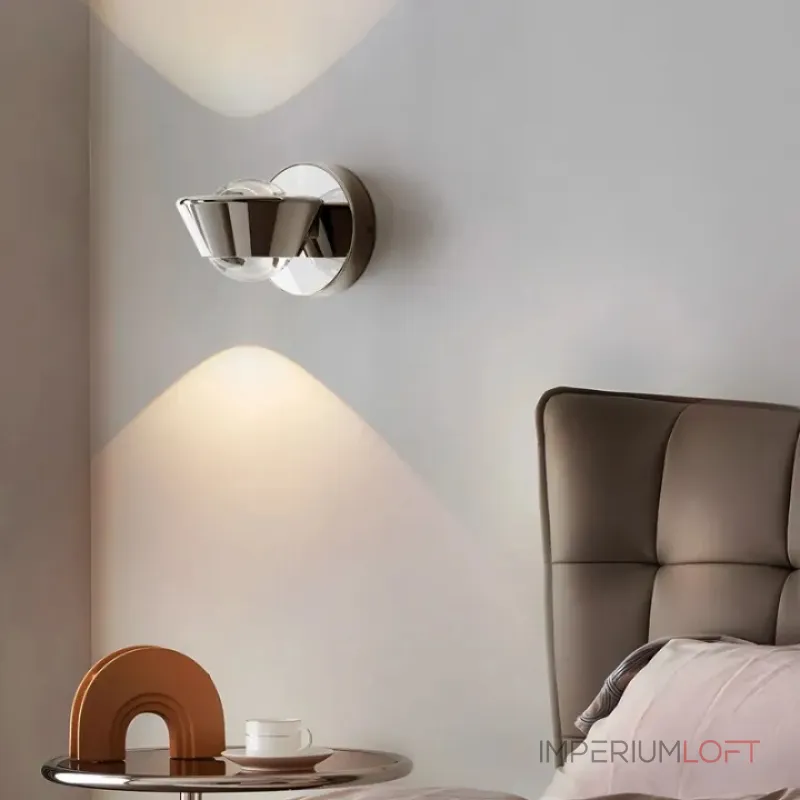 Серия настенных светильников с двунаправленным линзированным источником света на поворотном корпусе конической формы LOGE Silver ImperiumLoft