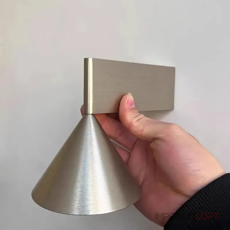 Настенные бра с коническим рассеивателем в минималистичном стиле ARIT Silver ImperiumLoft