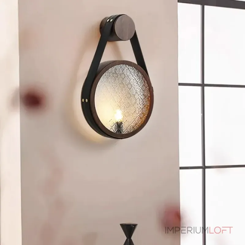 Серия настенных светильников с рельефным стеклянным плафоном в форме линзы на кожаном ремешке ODMAR Black ImperiumLoft