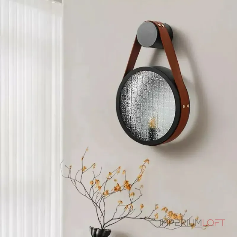 Серия настенных светильников с рельефным стеклянным плафоном в форме линзы на кожаном ремешке ODMAR Black ImperiumLoft