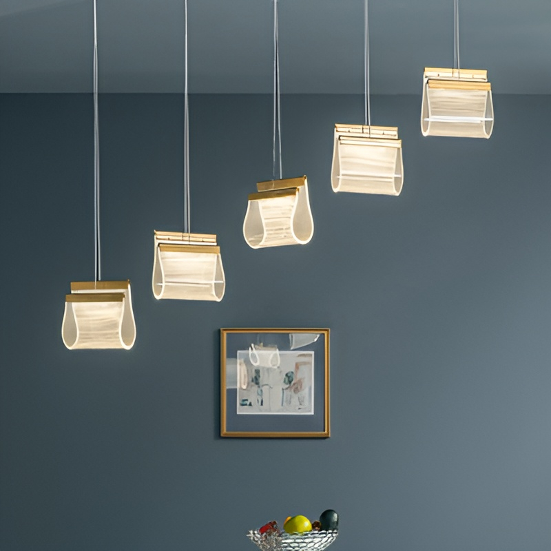 Готовая комбинация подвесных светильников в виде сложенных оптических светодиодных пластин Lumina Silk P5 Plank от ImperiumLoft