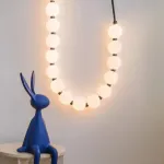 Серия настенных светодиодных светильников с белыми шарообразными плафонами на подвесном тросе Nano Orb Black от ImperiumLoft