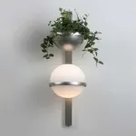 Cветодиодный настенный светильник с шарообразным плафоном и цветочным кашпо в форме полусферы Eco Tech от ImperiumLoft