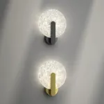 Серия настенных светодиодных светильников с дисковидным рассеивателем из рельефного стекла ручной работы Sun Round B W Gold от ImperiumLoft