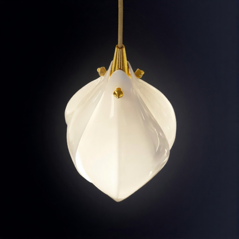 Дизайнерский настенный светильник с подвесным плафоном из нефритового фарфора в форме белого бутона Bud Wall от ImperiumLoft