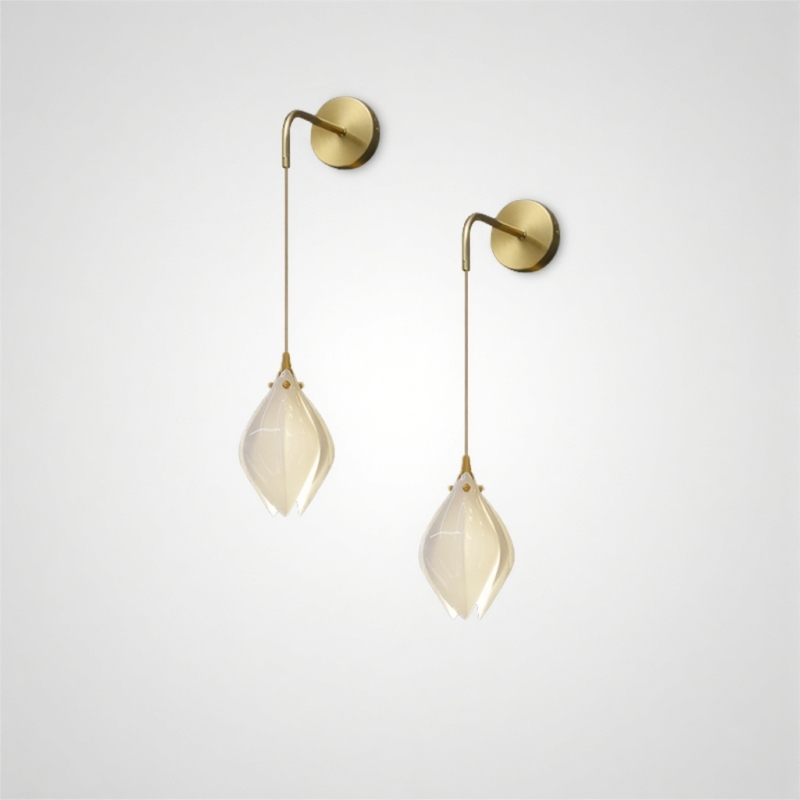 Дизайнерский настенный светильник с подвесным плафоном из нефритового фарфора в форме белого бутона Bud Wall от ImperiumLoft