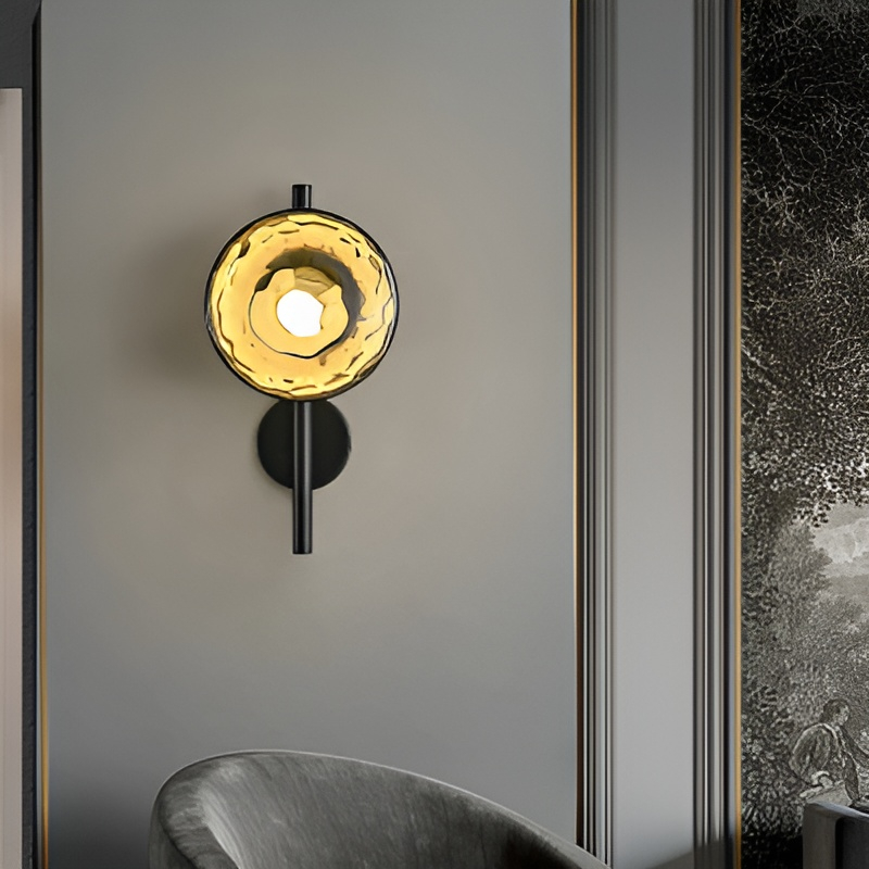 Серия настенных светодиодных светильников с шарообразными плафонами из выдувного стекла на вертикальных стойках с круглым креплением Whisper Wall Black от ImperiumLoft