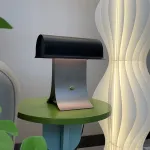 Настольная лампа ARCLUME A лаконичной формы от Vinsa