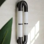 Настенный светильник Sleek Grip A с мраморными плафонами от Vinsa