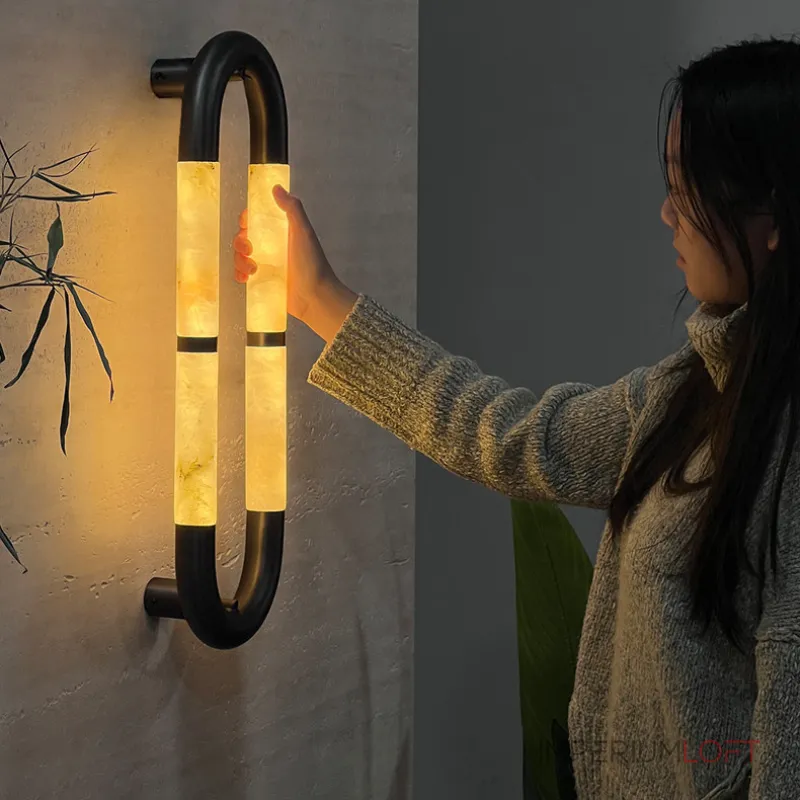 Настенный светильник Sleek Grip A с мраморными плафонами от Vinsa