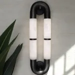 Настенный светильник Sleek Grip A с мраморными плафонами от Vinsa