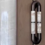 Настенный светильник Sleek Grip A с мраморными плафонами от Vinsa