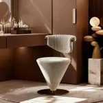 Интерьерное поворотное кресло ConeTwist A из вельвета оригинальной формы от LaLume