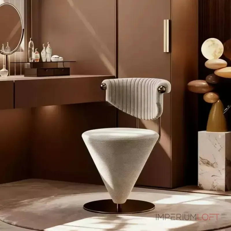 Интерьерное поворотное кресло ConeTwist A из вельвета оригинальной формы от LaLume