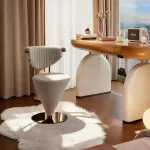 Интерьерное поворотное кресло ConeTwist A из вельвета оригинальной формы от LaLume