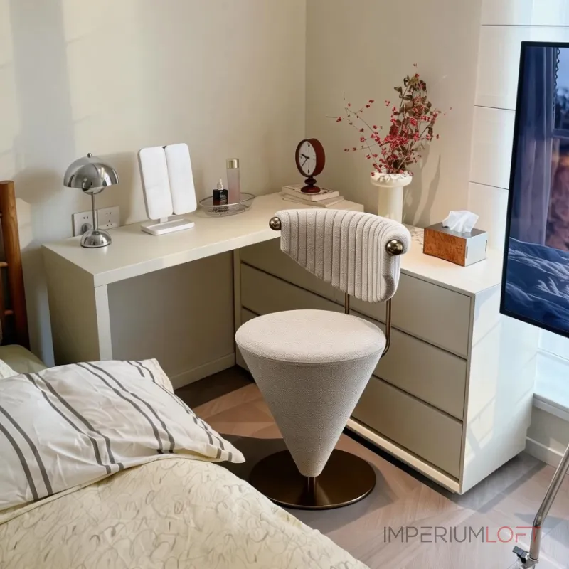 Интерьерное поворотное кресло ConeTwist A из вельвета оригинальной формы от LaLume