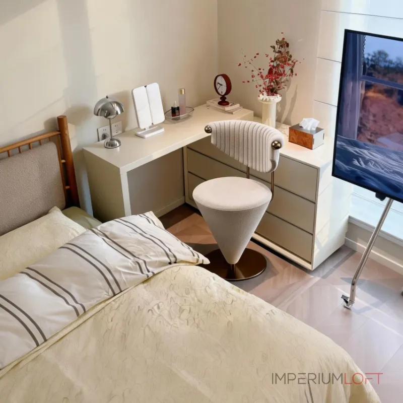 Интерьерное поворотное кресло ConeTwist A из вельвета оригинальной формы от LaLume