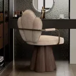 Интерьерное кресло Yulu Shell из вельвета с оригинальной спинкой от LaLume