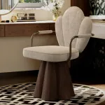 Интерьерное кресло Yulu Shell из вельвета с оригинальной спинкой от LaLume