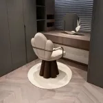 Интерьерное кресло Yulu Shell из вельвета с оригинальной спинкой от LaLume