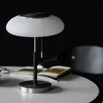 Настольная лампа Vintage Beam White с деревянной ножкой от Vinsa