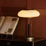 Настольная лампа Vintage Beam White с деревянной ножкой от Vinsa